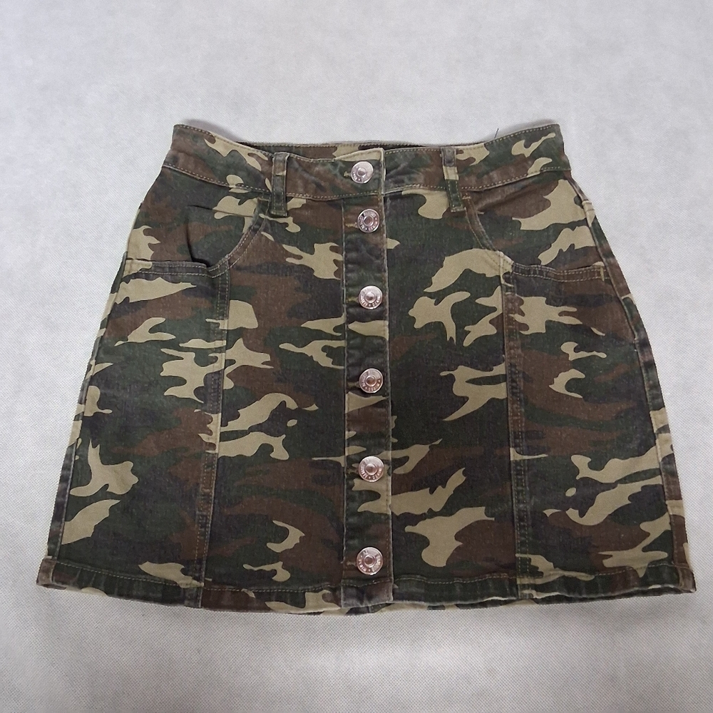Almost Famous Camo Skirt Women's Small Button Front Camouflage